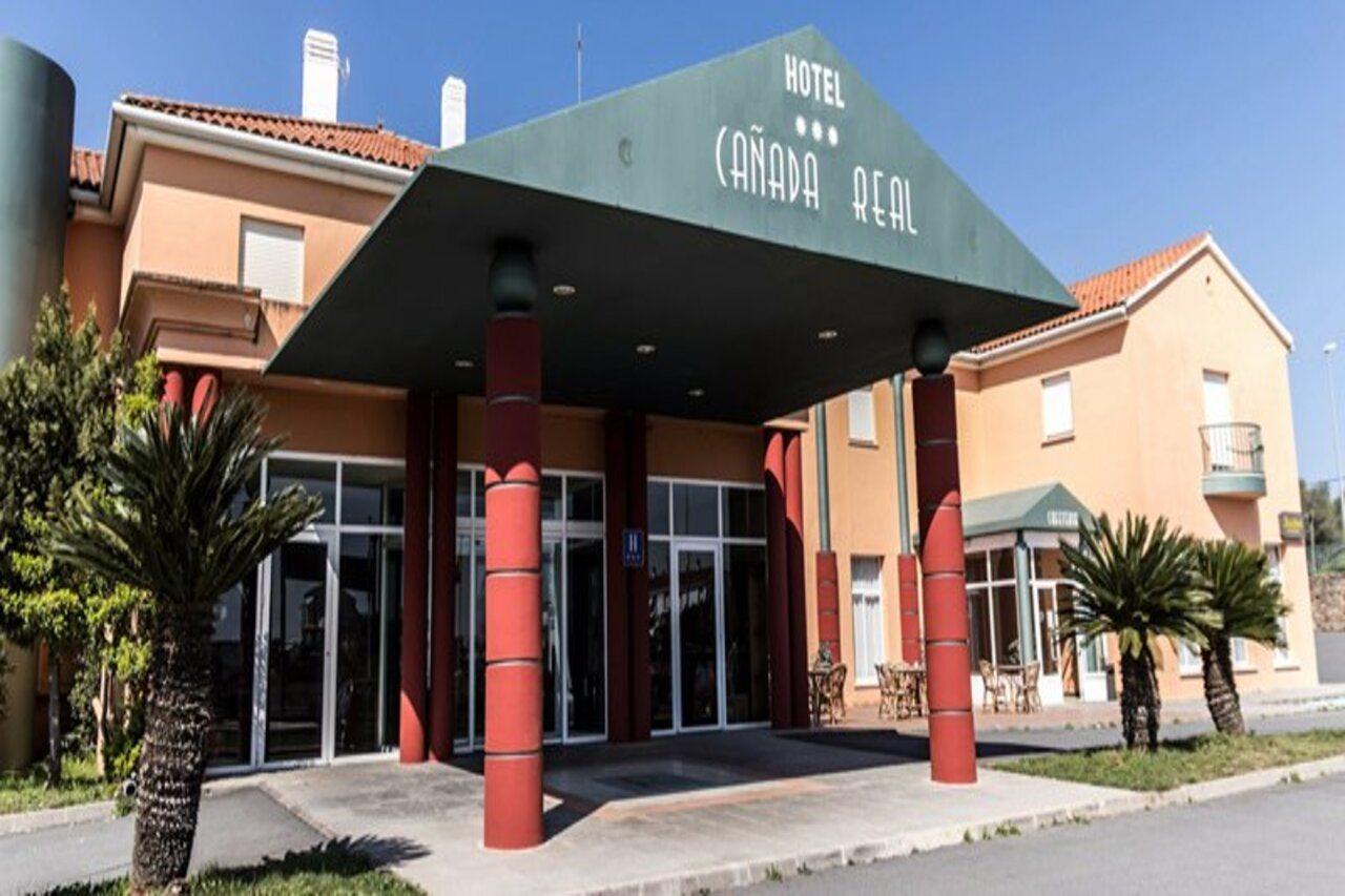 Hotel Puerta De Monfrague Мальпартіда-де-Пласенсія Екстер'єр фото